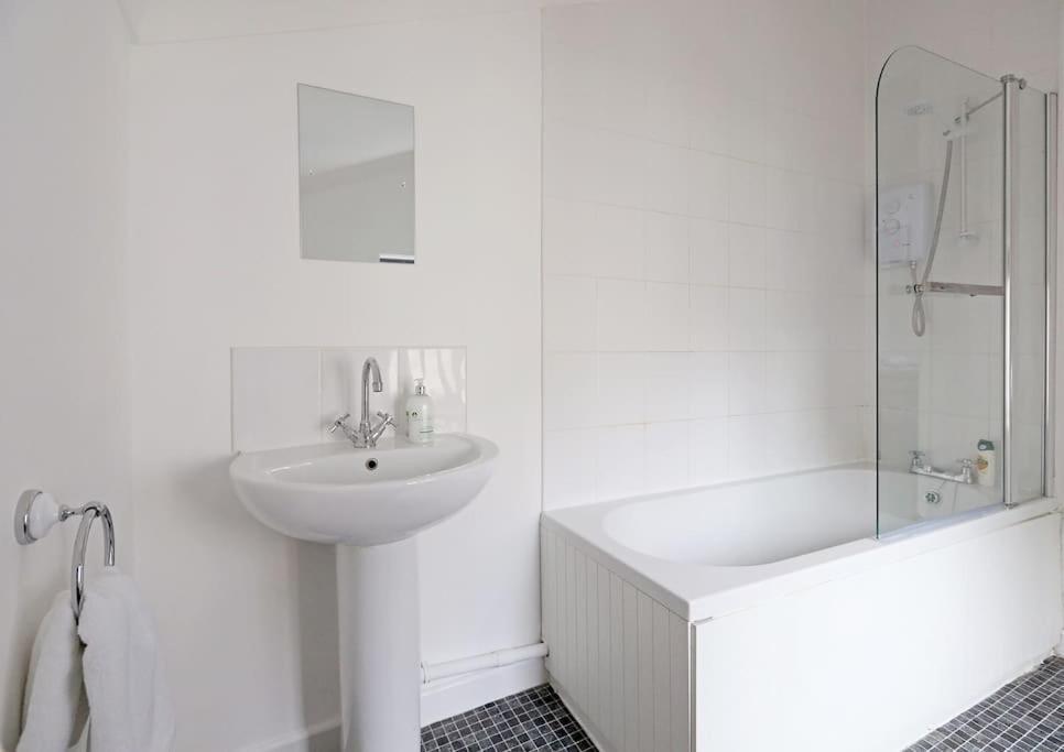 Convenient & Central 2-Bed House NWI Dış mekan fotoğraf